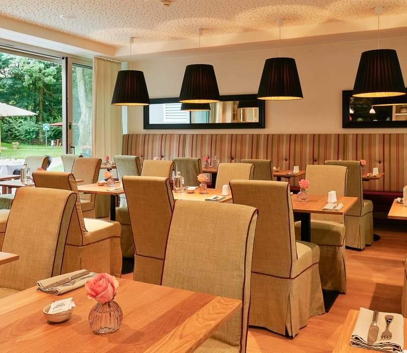 Schauen Sie vorbei: Hotelfrühstücksraum im 4 Sterne Hotel Rothof München